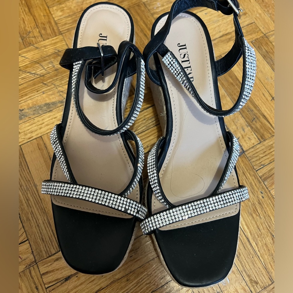 Beautiful Size 7 wedges JustFab